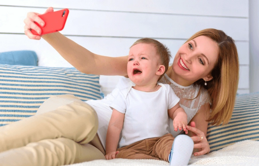 Sharenting - Odpowiedzialność, zagrożenia i wpływ na przyszłość dziecka